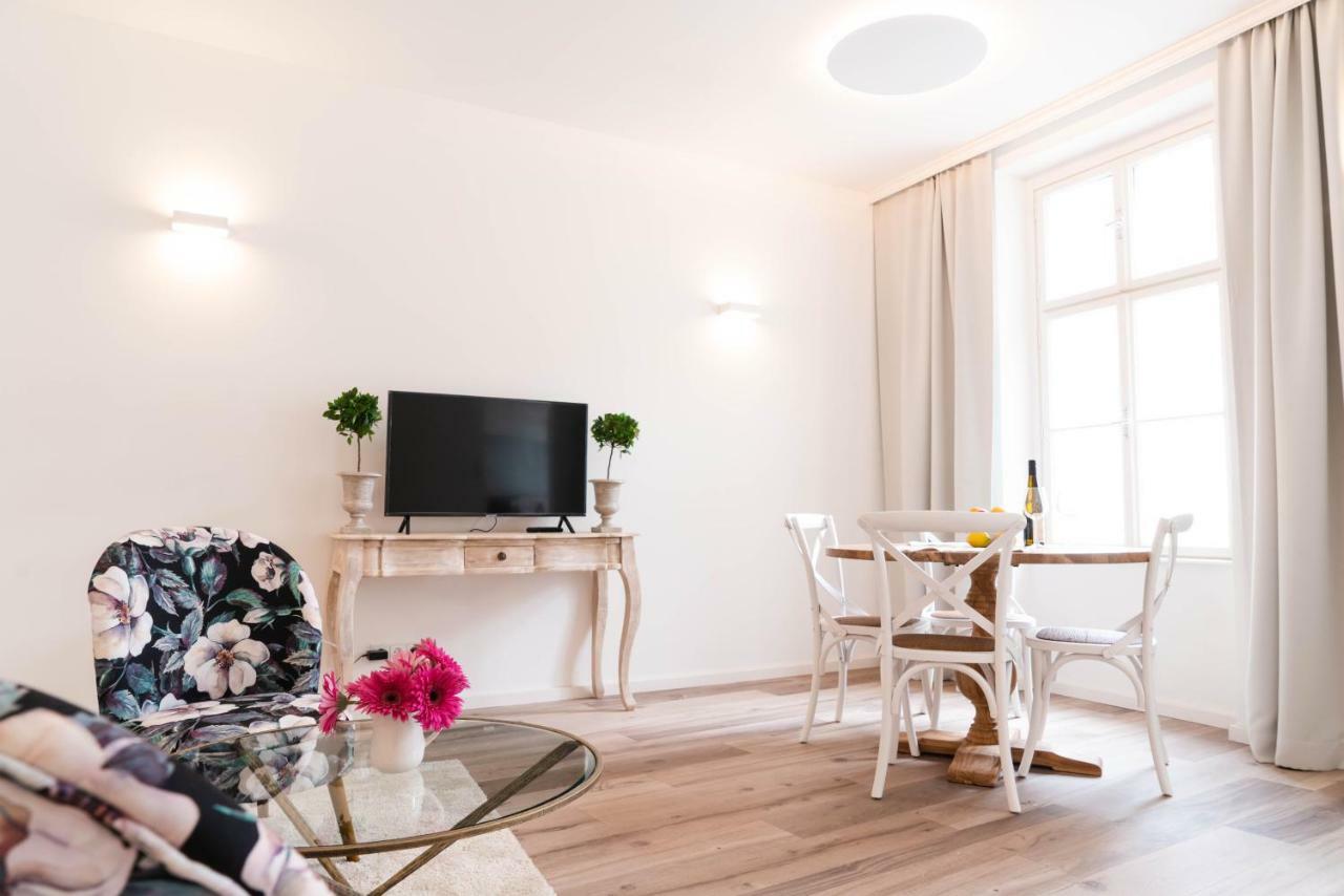 Smile Apartments Zum Goldenen Hirschen Krems an der Donau Dış mekan fotoğraf